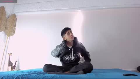 Snapshot of j_martony chatting on 12/15/25, 01:04 j_martony online show from 12/15/25, 01:04