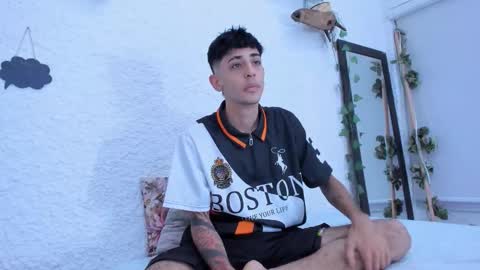 Snapshot of j_martony chatting on 12/18/25, 04:51 j_martony online show from 12/18/25, 04:51