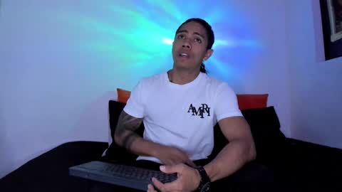 Snapshot of j_musiry chatting on 10/18/25, 02:25 i am juan musiry independent model online show from 10/18/25, 02:25