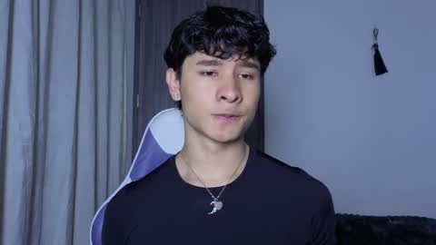 Snapshot of j_u_p_i_t_e_r chatting on 10/04/25, 02:48 Noah online show from 10/04/25, 02:48