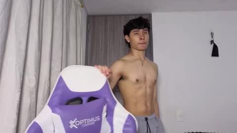 Snapshot of j_u_p_i_t_e_r chatting on 10/15/25, 03:34 Noah online show from 10/15/25, 03:34