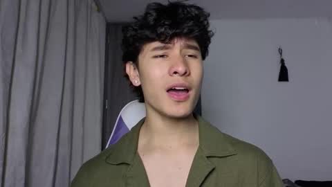 Snapshot of j_u_p_i_t_e_r chatting on 10/19/25, 01:23 Noah online show from 10/19/25, 01:23