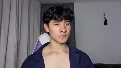 Snapshot of j_u_p_i_t_e_r chatting on 10/20/25, 04:40 Noah online show from 10/20/25, 04:40