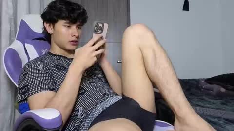 Snapshot of j_u_p_i_t_e_r chatting on 11/02/25, 01:13 Noah online show from 11/02/25, 01:13