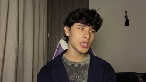 Snapshot of j_u_p_i_t_e_r chatting on 11/06/25, 11:15 Noah online show from 11/06/25, 11:15