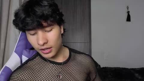 Snapshot of j_u_p_i_t_e_r chatting on 11/18/25, 05:17 Noah online show from 11/18/25, 05:17