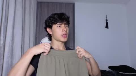 Snapshot of j_u_p_i_t_e_r chatting on 12/13/25, 08:36 Noah online show from 12/13/25, 08:36