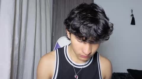 Snapshot of j_u_p_i_t_e_r chatting on 12/15/25, 02:43 Noah online show from 12/15/25, 02:43