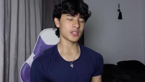 Snapshot of j_u_p_i_t_e_r chatting on 12/16/25, 02:33 Noah online show from 12/16/25, 02:33