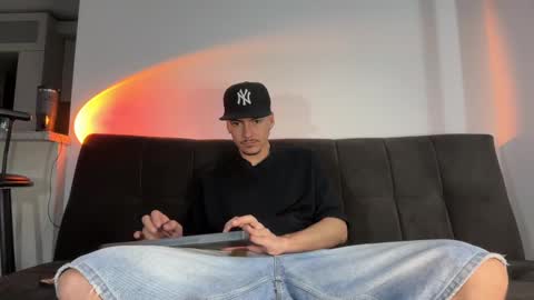 INDEPENDENT MODEL online show from 09/10/25, 03:06