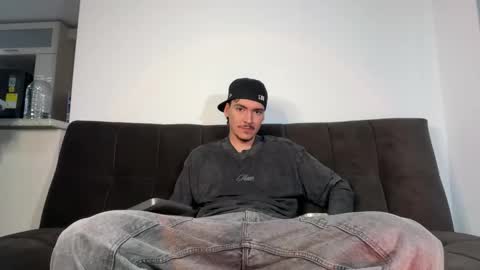 INDEPENDENT MODEL online show from 11/16/25, 09:15