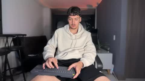 INDEPENDENT MODEL online show from 11/29/25, 04:48