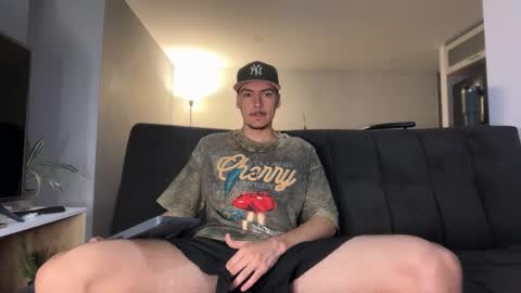 INDEPENDENT MODEL online show from 12/03/25, 10:24