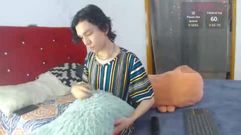 Snapshot of jack_s21 chatting on 11/30/25, 03:32 Laick online show from 11/30/25, 03:32