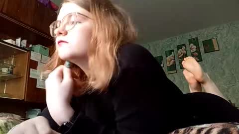 Snapshot of jackelyndubitsky chatting on 10/20/25, 11:54 I am Vanessa Help me reach 10 Thumbs Up online show from 10/20/25, 11:54