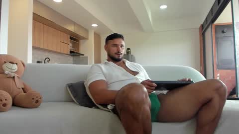 Snapshot of jackson_wayne__ chatting on 11/04/25, 01:32 Jackson Wayne online show from 11/04/25, 01:32