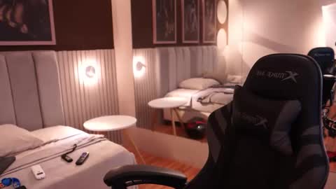 Snapshot of jacksonbell9 chatting on 09/25/25, 06:00 Jackson Bell online show from 09/25/25, 06:00