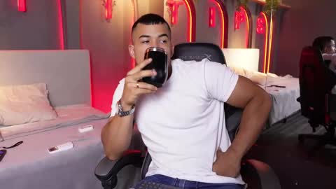 Snapshot of jacksonbell9 chatting on 09/30/25, 12:15 Jackson Bell online show from 09/30/25, 12:15