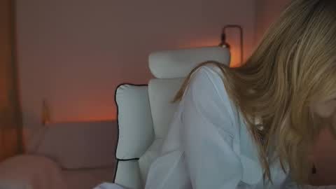 Linda Sofia help me get to 100 thumbs up online show from 09/19/25, 05:09