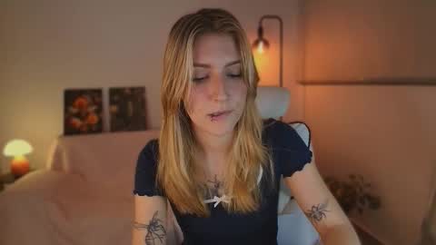 Linda Sofia help me get to 100 thumbs up online show from 10/15/25, 04:45