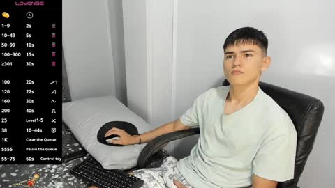 Snapshot of jacobb_lee chatting on 12/28/24, 06:40 Jacob Lee online show from 12/28/24, 06:40