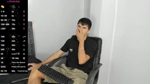 Snapshot of jacobb_lee chatting on 03/05/25, 08:32 Jacob Lee online show from 03/05/25, 08:32