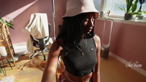 Snapshot of jada_valentine chatting on 07/07/26, 10:25 Jada online show from 07/07/26, 10:25