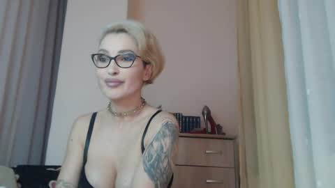 Snapshot of jadapink___ chatting on 05/30/26, 07:00 Jada online show from 05/30/26, 07:00