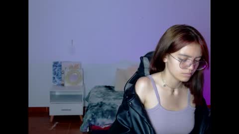 Snapshot of jade__777 chatting on 10/28/25, 12:19 jade__777 online show from 10/28/25, 12:19