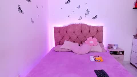 Snapshot of jade__weed chatting on 10/17/25, 09:50 online show from 10/17/25, 09:50