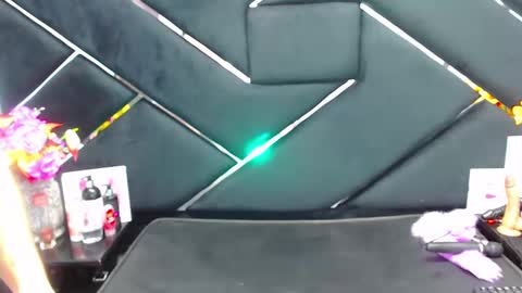 Jade online show from 01/04/25, 08:17