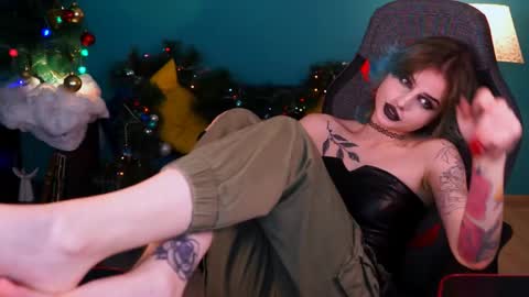 jade_castle online show from 01/15/25, 05:19