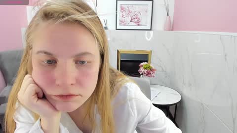 Snapshot of jade_soft chatting on 12/19/24, 11:35 Jade online show from 12/19/24, 11:35