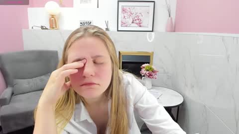 Snapshot of jade_soft chatting on 12/20/24, 02:41 Jade online show from 12/20/24, 02:41