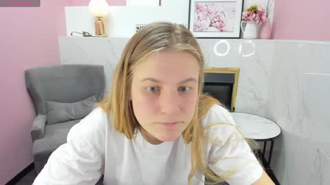 Snapshot of jade_soft chatting on 12/22/24, 12:28 Jade online show from 12/22/24, 12:28