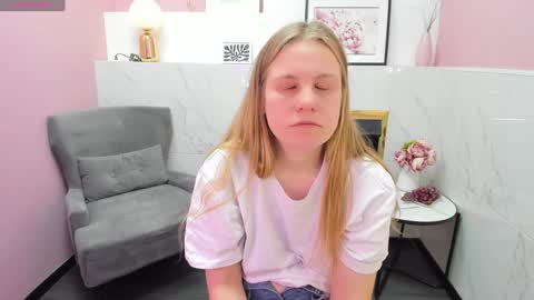 Snapshot of jade_soft chatting on 01/09/25, 02:54 Jade online show from 01/09/25, 02:54