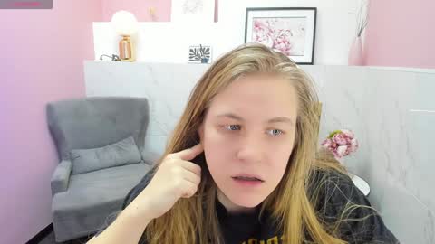 Snapshot of jade_soft chatting on 01/25/25, 09:35 Jade online show from 01/25/25, 09:35