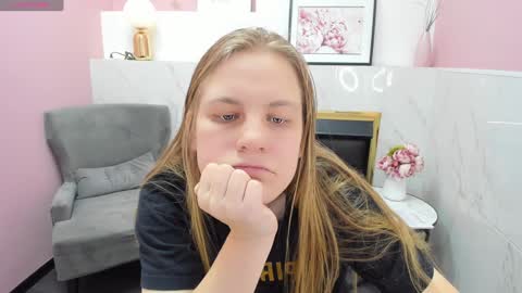 Snapshot of jade_soft chatting on 01/26/25, 12:37 Jade online show from 01/26/25, 12:37