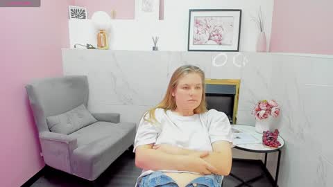 Snapshot of jade_soft chatting on 02/02/25, 04:32 Jade online show from 02/02/25, 04:32