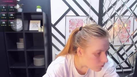 Snapshot of jade_soft chatting on 02/08/25, 12:49 Jade online show from 02/08/25, 12:49