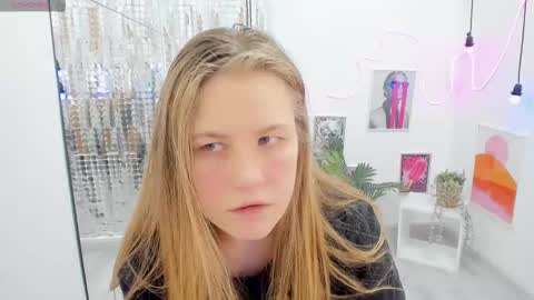 Snapshot of jade_soft chatting on 02/22/25, 03:01 Jade online show from 02/22/25, 03:01