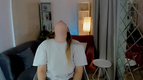 Snapshot of jade_soft chatting on 10/10/25, 10:20 Jade online show from 10/10/25, 10:20