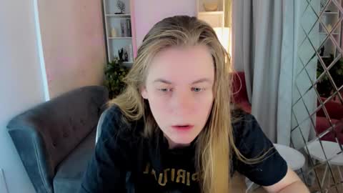 Snapshot of jade_soft chatting on 10/26/25, 02:12 Jade online show from 10/26/25, 02:12