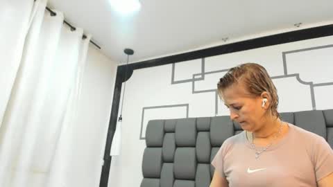 Snapshot of jade_squirt chatting on 10/11/25, 12:26 Jade online show from 10/11/25, 12:26