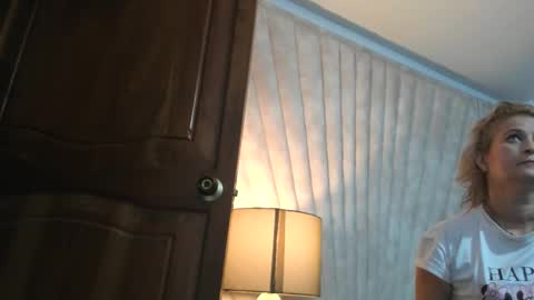 Snapshot of jade_squirt chatting on 10/27/25, 10:08 Jade online show from 10/27/25, 10:08