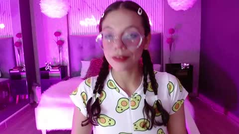 Snapshot of jade_storm_ chatting on 10/04/25, 04:10 JADE online show from 10/04/25, 04:10