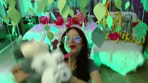 Snapshot of jade_storm_ chatting on 10/15/25, 08:42 JADE online show from 10/15/25, 08:42