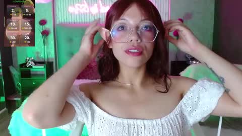 Snapshot of jade_storm_ chatting on 11/24/25, 08:52 JADE online show from 11/24/25, 08:52