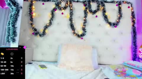 jade white  online show from 12/06/24, 03:44