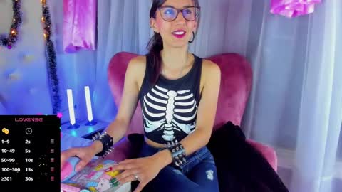 jade white  online show from 12/14/24, 12:23